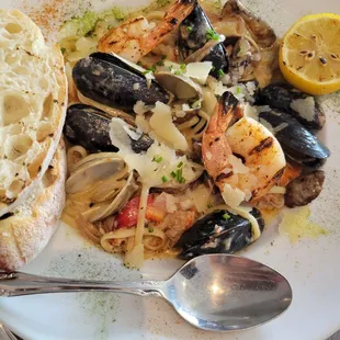 Fruits De Mer Linguini