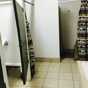 Very well maintained combo toilet and shower, and yeah... No quarters needed!