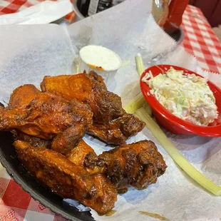 chicken wings and fried chicken, bbq wings, chicken wings, bbq chicken, poultry, fried chicken, chicken, fried chicken wings, food