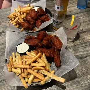 Full order of Sweetwater wings with seasoned fries