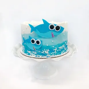 loving this custom baby shark cake!
