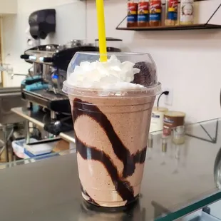 dessert, drink