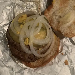 Hot heaped Double Hamburg on an almost croissant-bun, very tasty! Way to go Swenson's.