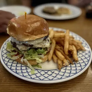 TAVERN CHEESEBURGER