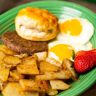 a plate of breakfast foods