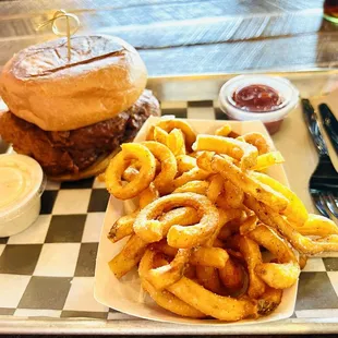 food, chicken wings and fried chicken