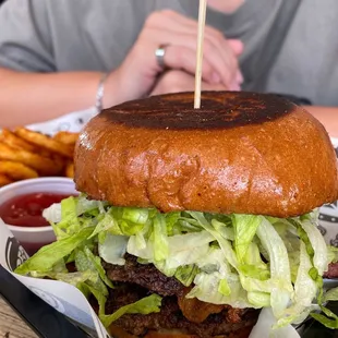Mom&apos;z Smash Burger