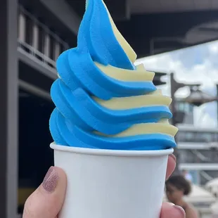 Lemon blue butter cookie