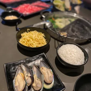 Mussels with ramen and rice