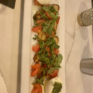 Burrata, garden tomato's, arugula, balsamic, olive oil, baguette
