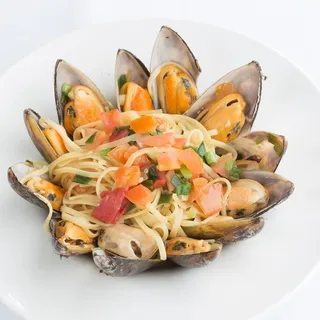 Linguine with Fresh Clams or Mussels