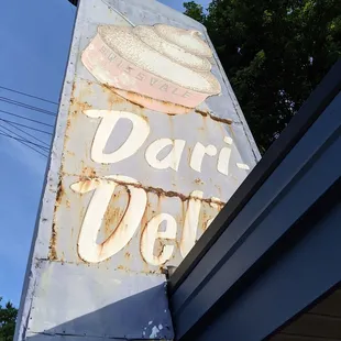 a sign for a delite delite delite delite delite delite delite delite