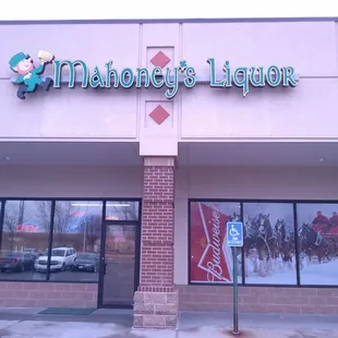 the front of a liquor shop