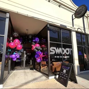 Entrance to the gym on magazine street.