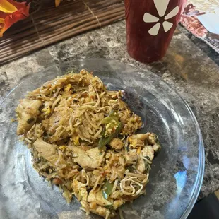 DELICIOUS spicy Chicken Pad Thai leftovers for lunch with more leftovers! =)~