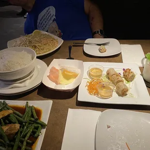 Pad Thai, Pad Prik Dinner and 2 Piece Crispy Roll Tom yum cocktail