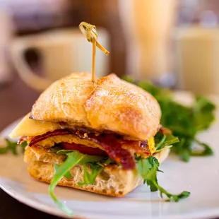 a croissant sandwich on a plate