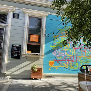 Un café avec une copine. "If you don't intend to marry her, keep your hands off another man's future wife." TY