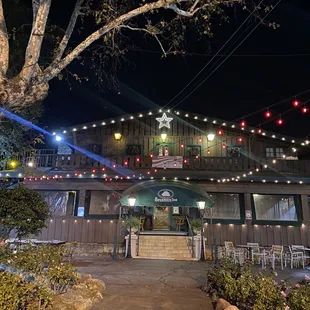 Outside view of Sycamore Inn