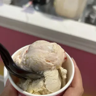 Banana pudding and pineapple upside down was awesome.