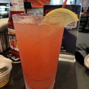 Homemade Strawberry Lemonade (sooooo GD!!!!)
