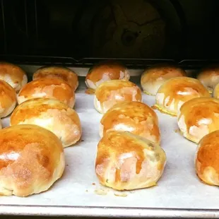 a tray of freshly baked buns
