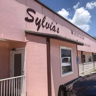 the outside of the restaurant