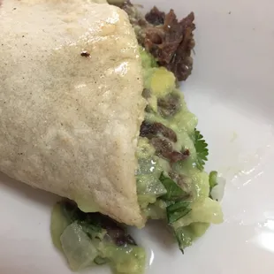 Yummy barbacoa w/guacamole cilantro n cebolla