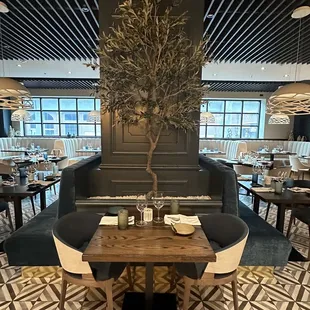 I had the privilege and pleasure of getting a private tour of Symposia before it opened from manager Anthony. I was speechless!!