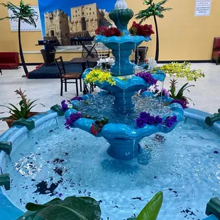 Dining room with music stage &amp; water fountain