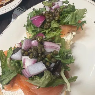 D*lish: 2 crostinis, smoked salmon, cream cheese, red onion, capers, greens