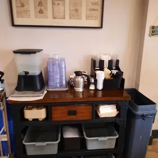 Water and creamer station