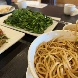 Snow Pea Leaves with Garlic Sauce