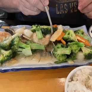 Custom made for my partner. It included shrimp and scallops and Chinese vegetables in a white sauce