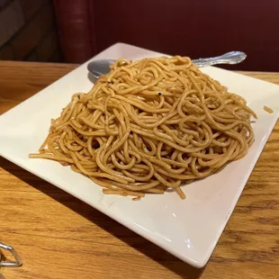 Lo mein noodles