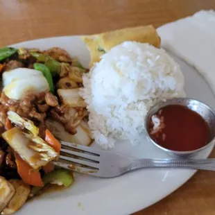 Garlic chicken, steamed rice, egg roll