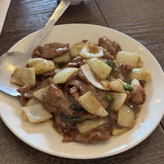 29. Fried Beef with Black Pepper Sauce