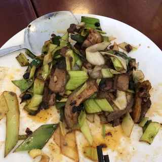 33. Stir Fried Sliced Lamb with Scallion