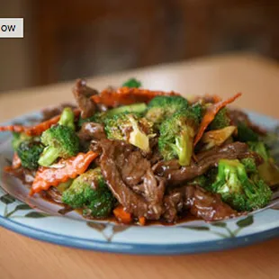 a plate of beef and broccoli