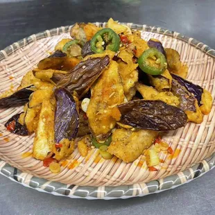 Dry-fried sliced eggplant 干煸茄条