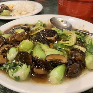 Fresh Black Mushroom with Vegetable