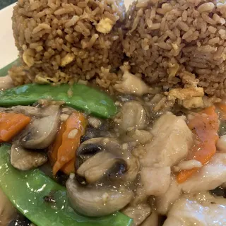 Moo Goo Gai Pan Lunch