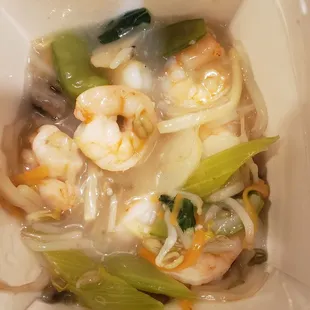 Cantonese fried noodles with shrimp