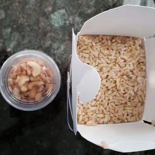 Brown rice and roasted cashews
