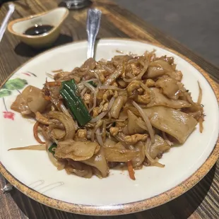 Stir Fried Big Rice Noodle with Chicken
