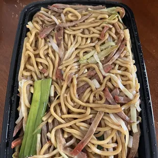 835. Roast Pork Lo Mein