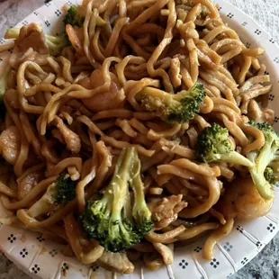 Chicken and 832. Shrimp Lo Mein with broccoli
