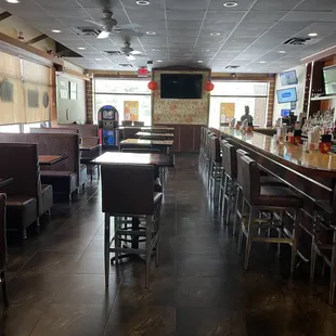 Nice, clean and relaxing bar area