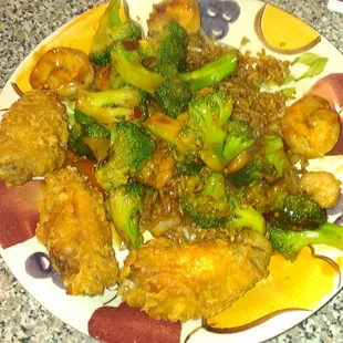 Shrimp and broccoli and chicken wings!!