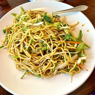 Vegetable Lo Mein (Stir-Fried Noodle)